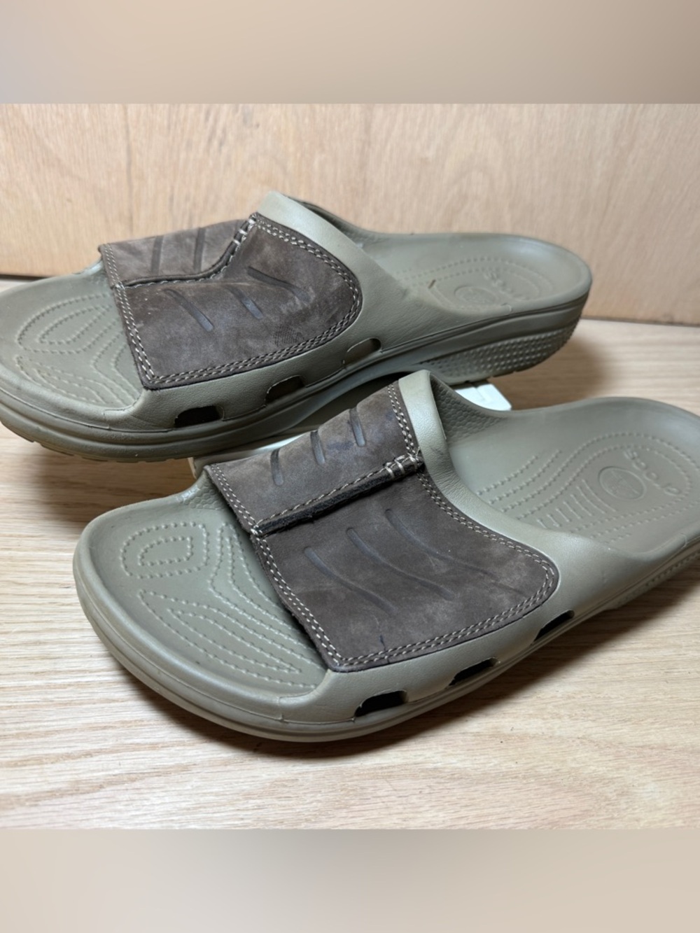 CROCS Yukon Mesa Men's Brown Slides Leather Upper Trim Size 11